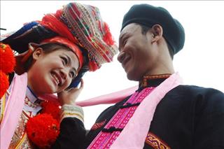 Kỳ lạ những phong tục cưới hỏi chỉ có ở Việt Nam